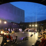 NOPȚI DE VARĂ, SUS, PE TEATRU